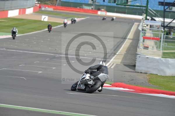Motorcycle action photographs;Silverstone circuit;Silverstone photographs;Trackday digital images;event digital images;eventdigitalimages;no limits trackday;peter wileman photography;rockingham towcester northamptonshire;trackday;trackday photos