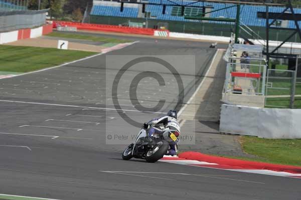 Motorcycle action photographs;Silverstone circuit;Silverstone photographs;Trackday digital images;event digital images;eventdigitalimages;no limits trackday;peter wileman photography;rockingham towcester northamptonshire;trackday;trackday photos