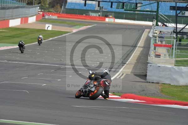 Motorcycle action photographs;Silverstone circuit;Silverstone photographs;Trackday digital images;event digital images;eventdigitalimages;no limits trackday;peter wileman photography;rockingham towcester northamptonshire;trackday;trackday photos