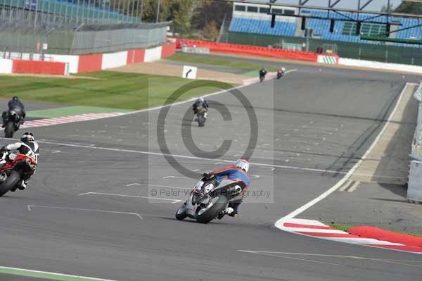 Motorcycle action photographs;Silverstone circuit;Silverstone photographs;Trackday digital images;event digital images;eventdigitalimages;no limits trackday;peter wileman photography;rockingham towcester northamptonshire;trackday;trackday photos