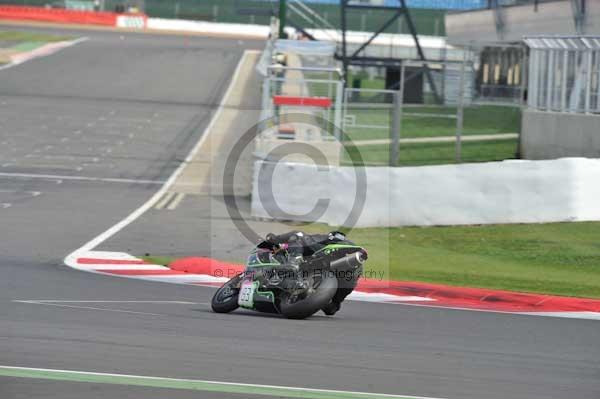 Motorcycle action photographs;Silverstone circuit;Silverstone photographs;Trackday digital images;event digital images;eventdigitalimages;no limits trackday;peter wileman photography;rockingham towcester northamptonshire;trackday;trackday photos