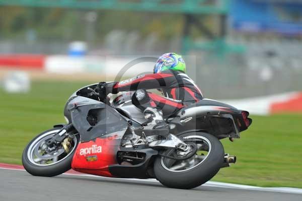 Motorcycle action photographs;Silverstone circuit;Silverstone photographs;Trackday digital images;event digital images;eventdigitalimages;no limits trackday;peter wileman photography;rockingham towcester northamptonshire;trackday;trackday photos