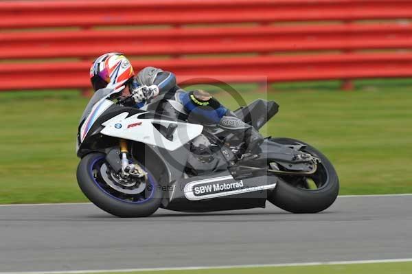 Motorcycle action photographs;Silverstone circuit;Silverstone photographs;Trackday digital images;event digital images;eventdigitalimages;no limits trackday;peter wileman photography;rockingham towcester northamptonshire;trackday;trackday photos