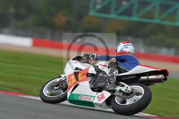 Motorcycle action photographs;Silverstone circuit;Silverstone photographs;Trackday digital images;event digital images;eventdigitalimages;no limits trackday;peter wileman photography;rockingham towcester northamptonshire;trackday;trackday photos