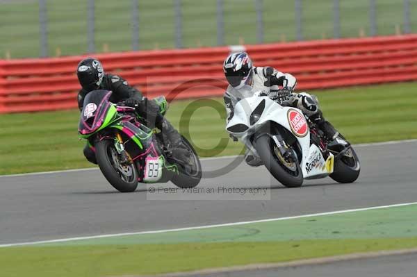 Motorcycle action photographs;Silverstone circuit;Silverstone photographs;Trackday digital images;event digital images;eventdigitalimages;no limits trackday;peter wileman photography;rockingham towcester northamptonshire;trackday;trackday photos
