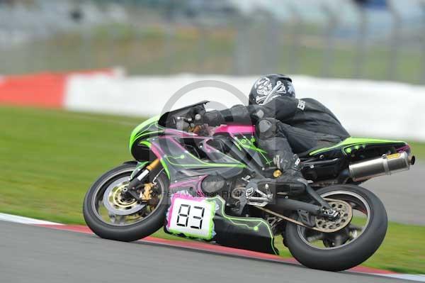 Motorcycle action photographs;Silverstone circuit;Silverstone photographs;Trackday digital images;event digital images;eventdigitalimages;no limits trackday;peter wileman photography;rockingham towcester northamptonshire;trackday;trackday photos