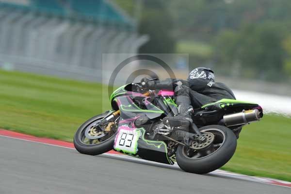 Motorcycle action photographs;Silverstone circuit;Silverstone photographs;Trackday digital images;event digital images;eventdigitalimages;no limits trackday;peter wileman photography;rockingham towcester northamptonshire;trackday;trackday photos