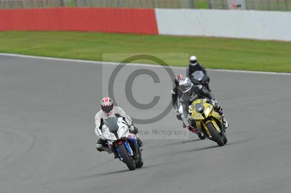Motorcycle action photographs;Silverstone circuit;Silverstone photographs;Trackday digital images;event digital images;eventdigitalimages;no limits trackday;peter wileman photography;rockingham towcester northamptonshire;trackday;trackday photos