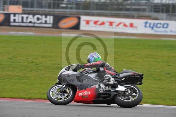 Motorcycle action photographs;Silverstone circuit;Silverstone photographs;Trackday digital images;event digital images;eventdigitalimages;no limits trackday;peter wileman photography;rockingham towcester northamptonshire;trackday;trackday photos