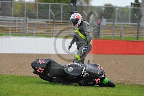 Motorcycle action photographs;Silverstone circuit;Silverstone photographs;Trackday digital images;event digital images;eventdigitalimages;no limits trackday;peter wileman photography;rockingham towcester northamptonshire;trackday;trackday photos
