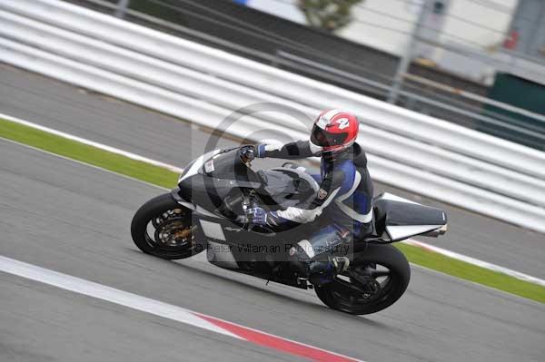 Motorcycle action photographs;Silverstone circuit;Silverstone photographs;Trackday digital images;event digital images;eventdigitalimages;no limits trackday;peter wileman photography;rockingham towcester northamptonshire;trackday;trackday photos