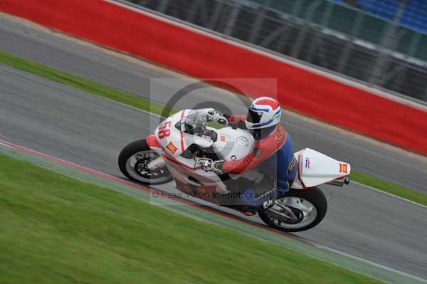 Motorcycle action photographs;Silverstone circuit;Silverstone photographs;Trackday digital images;event digital images;eventdigitalimages;no limits trackday;peter wileman photography;rockingham towcester northamptonshire;trackday;trackday photos