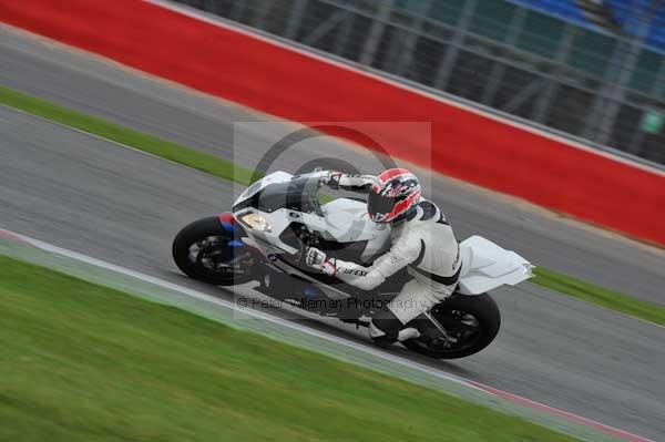 Motorcycle action photographs;Silverstone circuit;Silverstone photographs;Trackday digital images;event digital images;eventdigitalimages;no limits trackday;peter wileman photography;rockingham towcester northamptonshire;trackday;trackday photos