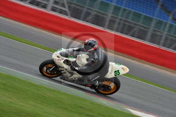 Motorcycle action photographs;Silverstone circuit;Silverstone photographs;Trackday digital images;event digital images;eventdigitalimages;no limits trackday;peter wileman photography;rockingham towcester northamptonshire;trackday;trackday photos