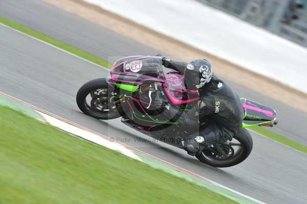 Motorcycle action photographs;Silverstone circuit;Silverstone photographs;Trackday digital images;event digital images;eventdigitalimages;no limits trackday;peter wileman photography;rockingham towcester northamptonshire;trackday;trackday photos