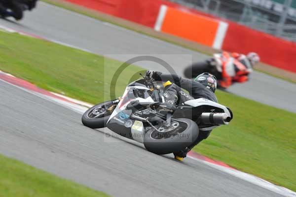 Motorcycle action photographs;Silverstone circuit;Silverstone photographs;Trackday digital images;event digital images;eventdigitalimages;no limits trackday;peter wileman photography;rockingham towcester northamptonshire;trackday;trackday photos