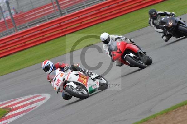 Motorcycle action photographs;Silverstone circuit;Silverstone photographs;Trackday digital images;event digital images;eventdigitalimages;no limits trackday;peter wileman photography;rockingham towcester northamptonshire;trackday;trackday photos