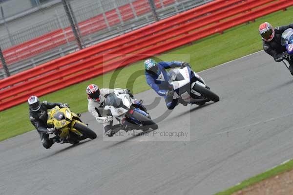 Motorcycle action photographs;Silverstone circuit;Silverstone photographs;Trackday digital images;event digital images;eventdigitalimages;no limits trackday;peter wileman photography;rockingham towcester northamptonshire;trackday;trackday photos