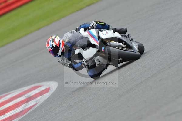 Motorcycle action photographs;Silverstone circuit;Silverstone photographs;Trackday digital images;event digital images;eventdigitalimages;no limits trackday;peter wileman photography;rockingham towcester northamptonshire;trackday;trackday photos
