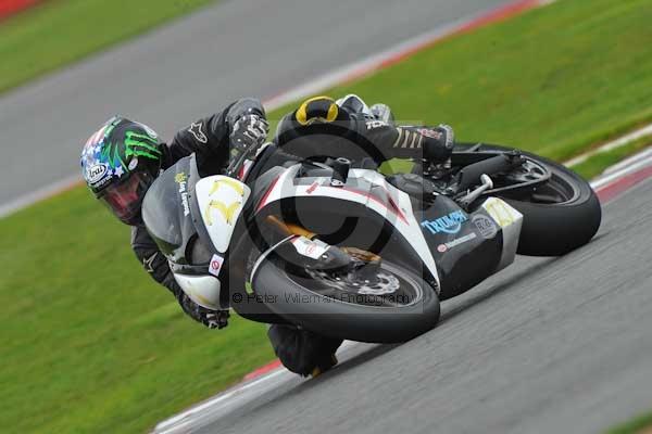 Motorcycle action photographs;Silverstone circuit;Silverstone photographs;Trackday digital images;event digital images;eventdigitalimages;no limits trackday;peter wileman photography;rockingham towcester northamptonshire;trackday;trackday photos