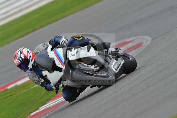 Motorcycle action photographs;Silverstone circuit;Silverstone photographs;Trackday digital images;event digital images;eventdigitalimages;no limits trackday;peter wileman photography;rockingham towcester northamptonshire;trackday;trackday photos