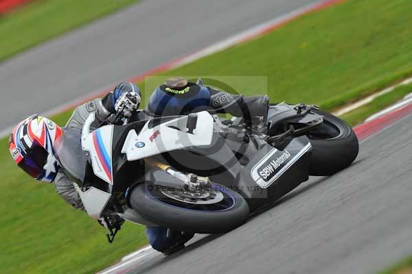 Motorcycle action photographs;Silverstone circuit;Silverstone photographs;Trackday digital images;event digital images;eventdigitalimages;no limits trackday;peter wileman photography;rockingham towcester northamptonshire;trackday;trackday photos