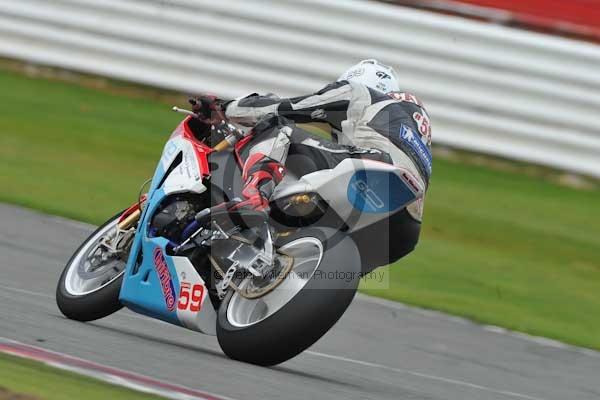 Motorcycle action photographs;Silverstone circuit;Silverstone photographs;Trackday digital images;event digital images;eventdigitalimages;no limits trackday;peter wileman photography;rockingham towcester northamptonshire;trackday;trackday photos