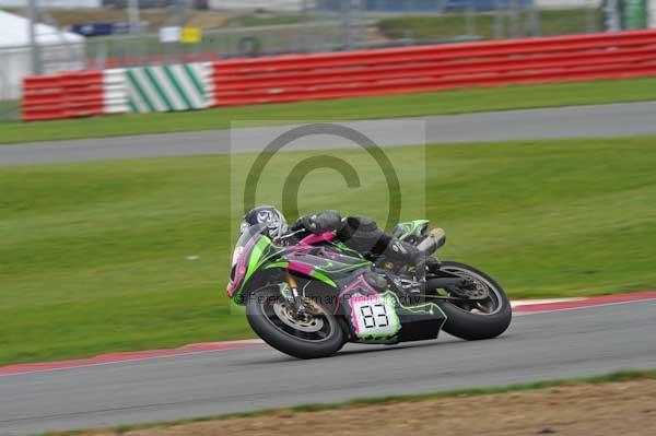 Motorcycle action photographs;Silverstone circuit;Silverstone photographs;Trackday digital images;event digital images;eventdigitalimages;no limits trackday;peter wileman photography;rockingham towcester northamptonshire;trackday;trackday photos
