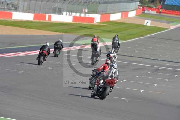 Motorcycle action photographs;Silverstone circuit;Silverstone photographs;Trackday digital images;event digital images;eventdigitalimages;no limits trackday;peter wileman photography;rockingham towcester northamptonshire;trackday;trackday photos