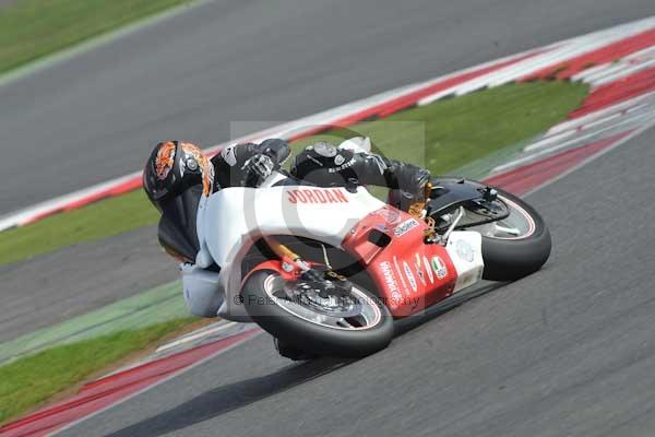 Motorcycle action photographs;Silverstone circuit;Silverstone photographs;Trackday digital images;event digital images;eventdigitalimages;no limits trackday;peter wileman photography;rockingham towcester northamptonshire;trackday;trackday photos