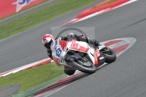 Motorcycle action photographs;Silverstone circuit;Silverstone photographs;Trackday digital images;event digital images;eventdigitalimages;no limits trackday;peter wileman photography;rockingham towcester northamptonshire;trackday;trackday photos