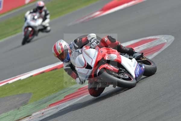 Motorcycle action photographs;Silverstone circuit;Silverstone photographs;Trackday digital images;event digital images;eventdigitalimages;no limits trackday;peter wileman photography;rockingham towcester northamptonshire;trackday;trackday photos