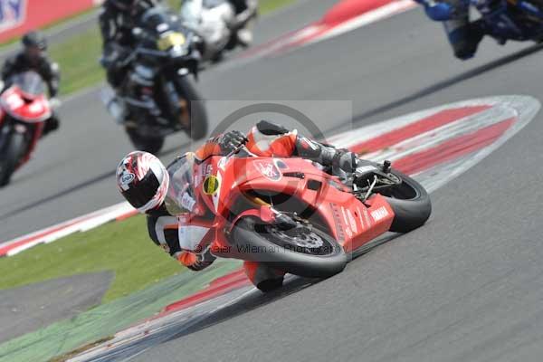 Motorcycle action photographs;Silverstone circuit;Silverstone photographs;Trackday digital images;event digital images;eventdigitalimages;no limits trackday;peter wileman photography;rockingham towcester northamptonshire;trackday;trackday photos