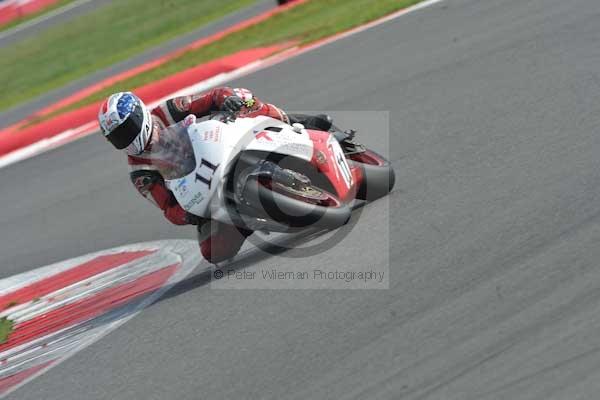 Motorcycle action photographs;Silverstone circuit;Silverstone photographs;Trackday digital images;event digital images;eventdigitalimages;no limits trackday;peter wileman photography;rockingham towcester northamptonshire;trackday;trackday photos