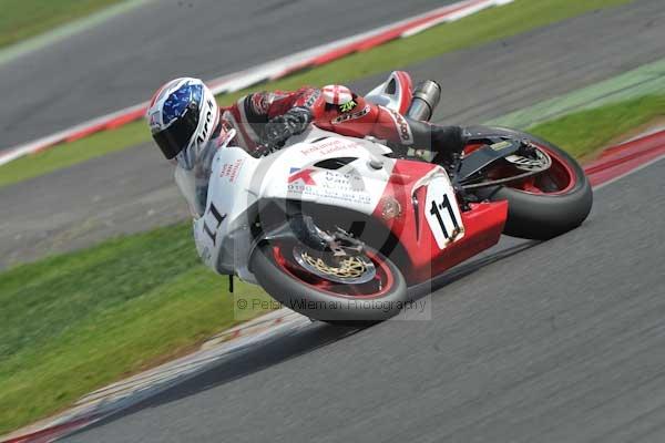 Motorcycle action photographs;Silverstone circuit;Silverstone photographs;Trackday digital images;event digital images;eventdigitalimages;no limits trackday;peter wileman photography;rockingham towcester northamptonshire;trackday;trackday photos