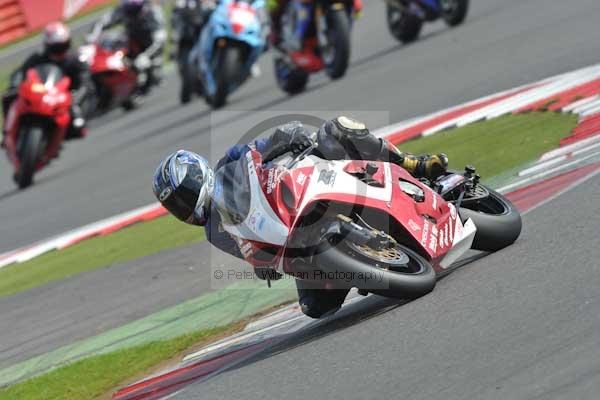 Motorcycle action photographs;Silverstone circuit;Silverstone photographs;Trackday digital images;event digital images;eventdigitalimages;no limits trackday;peter wileman photography;rockingham towcester northamptonshire;trackday;trackday photos