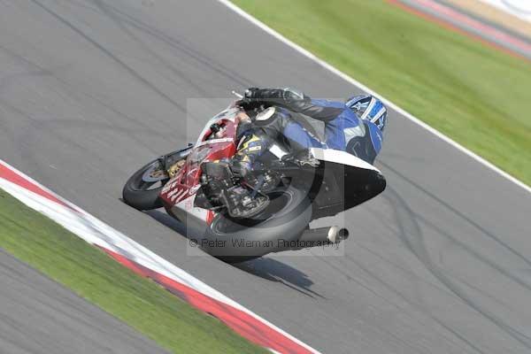Motorcycle action photographs;Silverstone circuit;Silverstone photographs;Trackday digital images;event digital images;eventdigitalimages;no limits trackday;peter wileman photography;rockingham towcester northamptonshire;trackday;trackday photos