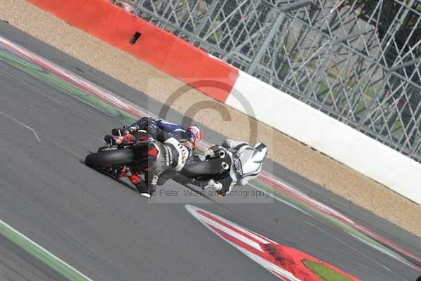Motorcycle action photographs;Silverstone circuit;Silverstone photographs;Trackday digital images;event digital images;eventdigitalimages;no limits trackday;peter wileman photography;rockingham towcester northamptonshire;trackday;trackday photos