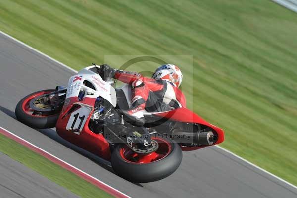 Motorcycle action photographs;Silverstone circuit;Silverstone photographs;Trackday digital images;event digital images;eventdigitalimages;no limits trackday;peter wileman photography;rockingham towcester northamptonshire;trackday;trackday photos