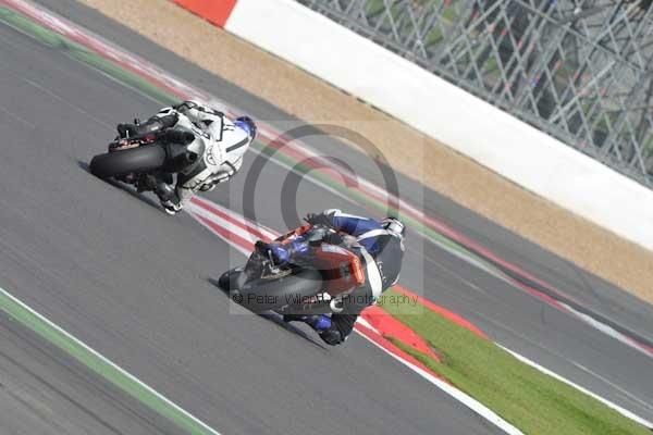 Motorcycle action photographs;Silverstone circuit;Silverstone photographs;Trackday digital images;event digital images;eventdigitalimages;no limits trackday;peter wileman photography;rockingham towcester northamptonshire;trackday;trackday photos