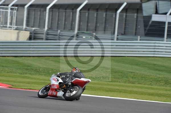 Motorcycle action photographs;Silverstone circuit;Silverstone photographs;Trackday digital images;event digital images;eventdigitalimages;no limits trackday;peter wileman photography;rockingham towcester northamptonshire;trackday;trackday photos