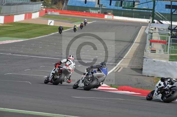 Motorcycle action photographs;Silverstone circuit;Silverstone photographs;Trackday digital images;event digital images;eventdigitalimages;no limits trackday;peter wileman photography;rockingham towcester northamptonshire;trackday;trackday photos