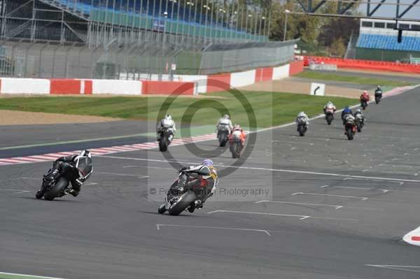 Motorcycle action photographs;Silverstone circuit;Silverstone photographs;Trackday digital images;event digital images;eventdigitalimages;no limits trackday;peter wileman photography;rockingham towcester northamptonshire;trackday;trackday photos