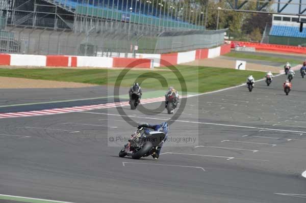 Motorcycle action photographs;Silverstone circuit;Silverstone photographs;Trackday digital images;event digital images;eventdigitalimages;no limits trackday;peter wileman photography;rockingham towcester northamptonshire;trackday;trackday photos