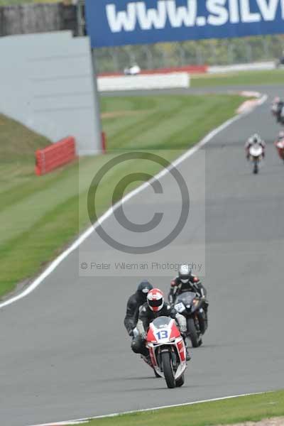 Motorcycle action photographs;Silverstone circuit;Silverstone photographs;Trackday digital images;event digital images;eventdigitalimages;no limits trackday;peter wileman photography;rockingham towcester northamptonshire;trackday;trackday photos