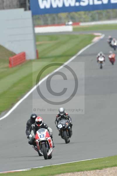 Motorcycle action photographs;Silverstone circuit;Silverstone photographs;Trackday digital images;event digital images;eventdigitalimages;no limits trackday;peter wileman photography;rockingham towcester northamptonshire;trackday;trackday photos
