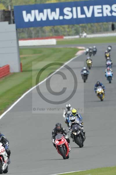 Motorcycle action photographs;Silverstone circuit;Silverstone photographs;Trackday digital images;event digital images;eventdigitalimages;no limits trackday;peter wileman photography;rockingham towcester northamptonshire;trackday;trackday photos