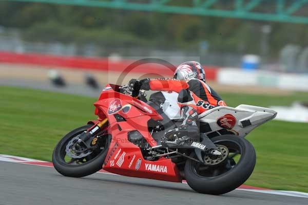 Motorcycle action photographs;Silverstone circuit;Silverstone photographs;Trackday digital images;event digital images;eventdigitalimages;no limits trackday;peter wileman photography;rockingham towcester northamptonshire;trackday;trackday photos