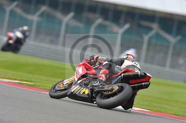 Motorcycle action photographs;Silverstone circuit;Silverstone photographs;Trackday digital images;event digital images;eventdigitalimages;no limits trackday;peter wileman photography;rockingham towcester northamptonshire;trackday;trackday photos