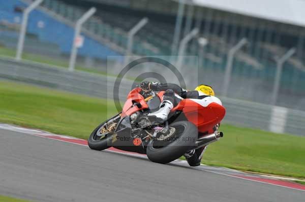 Motorcycle action photographs;Silverstone circuit;Silverstone photographs;Trackday digital images;event digital images;eventdigitalimages;no limits trackday;peter wileman photography;rockingham towcester northamptonshire;trackday;trackday photos